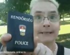 Ez a nő elég keményen visszaél a szolgálati jelvényével! Szóváteszi a férfi, hogy a nő unokahúga nem szedi össze a kutyaürüléket, ezen begurul a hölgy vagy mi ez!