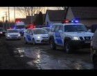 Óriási balhé kibontakozóban, és lincs hangulat a település utcáján!! A járókelő rögzítette kamerájával ezt a felháborító eseményt!
