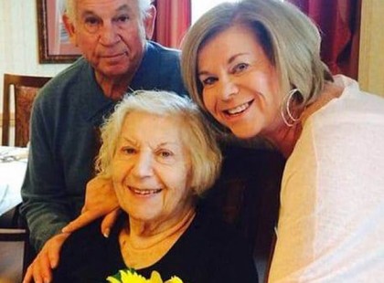 69 évnyi házasság után együtt feküdtek le és hunytak el. De amikor meglátták a férfi kezét, nem tudták abbahagyni a sírást