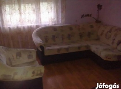 Ingyen elvihető helyhiány miatt, a képen látható jó állapotú ülőgarnitúra fotellel.NGYEN ELVIHETŐ BÚTOROK, KIVÁLÓAN MŰKÖDŐ NAGYKÉPERNYŐS TV, SZOBABÚTOR, KONYHASZEKRÉNY, VARRÓGÉP STB! Kiválóan működő, nagy képernyős, távirányítós tv, szekrénysor, konyhabútor, varrógép ingyen!