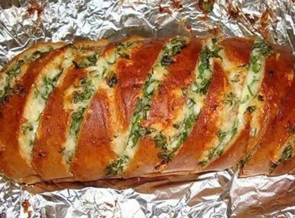 A VILÁG LEGFINOMABB SAJTOS FOKHAGYMÁS KENYERE, 25 PERC ALATT ELKÉSZÜL ÉS EGYSZERŰEN FENSÉGES!