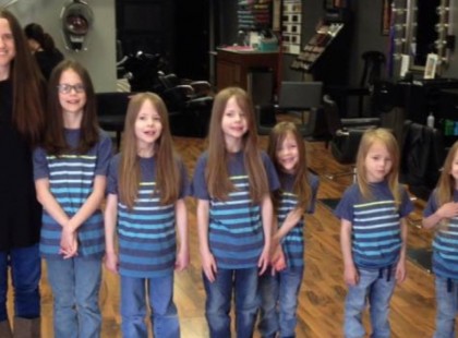 A 6 testvért csúfolják az iskolában a hosszú hajuk miatt – de új frizurájukkal bosszút állnak