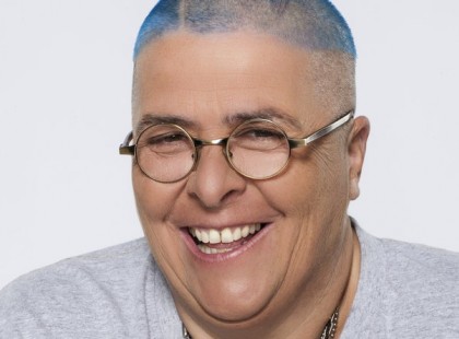 Ma 60 éves Lang Györgyi magyar énekesnő, műsorvezető, színésznő, a Pa-Dö-Dő együttes tagja.Isten éltesse! Köszöntsük sok lájkkal!