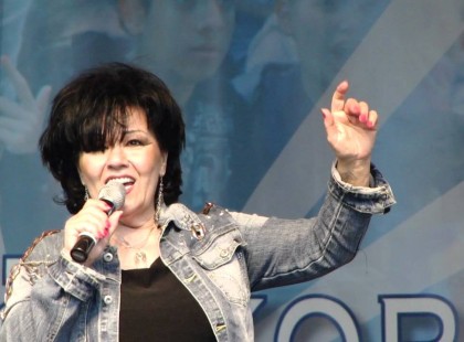 Ma lett 68 éves a Dolly Roll énekesnője, akit mindenki csak Dollyként ismer! Isten éltesse!Köszöntsük őt sok lájkkal