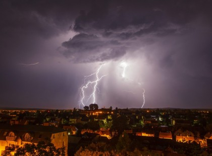 7 megyére adtak ki vészjelzést! Nagyméretű károkozó jégre, 90 km/órás szélre és felhőszakadásra figyelmeztetik a következő megyékben élőket!
