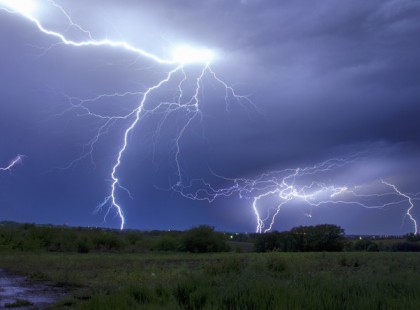 Egész lakosságot figyelmeztetik!Hirtelen fog lecsapni a veszélyes vihar ezekben a megyékben! Nagyméretű jég, 90 km-/órás károkozó széllel, heves zivatarral!