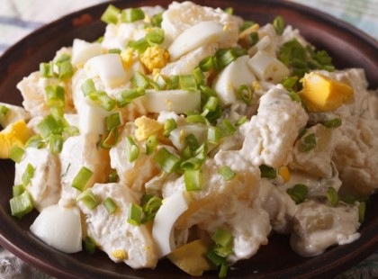 A világ legkrémesebb burgonyasalátája, minden nap meg tudnám enni!