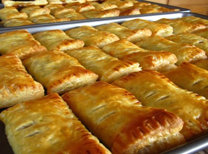 Bögrés élesztős leveles tészta, a legegyszerűbb recept, amiből ínycsiklandó édes és sós falatokat készíthetsz!