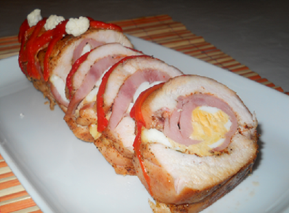 Csirkemell tekercs, fenséges töltelékkel! Nagyon egyszerű és nagyon finom!