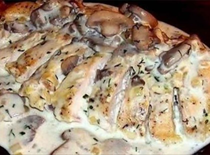 Fenséges tejfölös csirkemell burgonyával, 25 perc alatt el is készíthető!