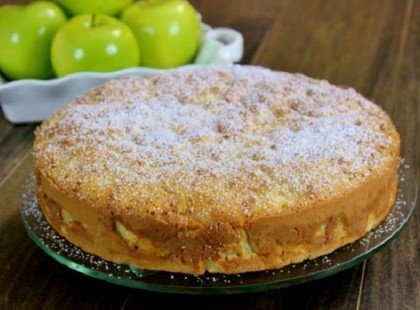 Grízes bögrés almás, 1 óra alatt olyan finom sütit készíthetsz, amitől mindenkinek eláll a szava!