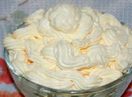 Ínycsiklandó vaníliakrémet készítenél? Így készül a főzött vaníliakrém, liszt nélkül!