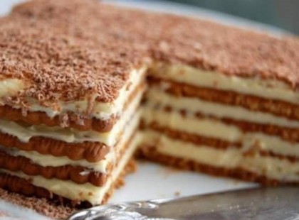 Krémes keksztorta, a gyerekek kedvence! Sütés nélkül, percek alatt elkészíthető!