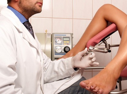 “Ilyen kínosan még nem éreztem magam nőgyógyásznál” – megértjük, miért nem akar oda mégegyszer visszamenni