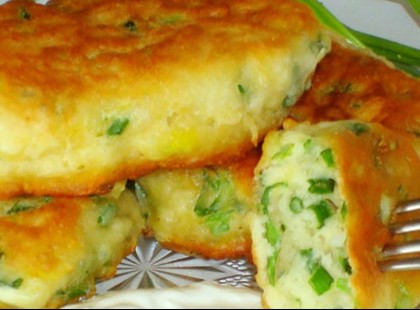 Újhagymás joghurtos pogácsa serpenyőben sütve! Nem tudok eleget készíteni belőle!