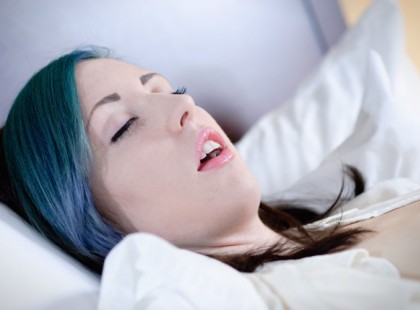 Tudtad, hogy a magadon végzett örömszerzés kifejezetten jó hatással van az egészségedre? Így gyógyítsd magad!