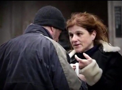 Adott a hajléktalannak egy szelet PIZZÁT… de szinte elájult, amikor megtudta, hogy ki ez a férfi!