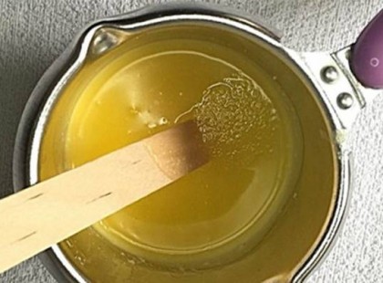 A bőrgyógyászok is teljesen ledöbbentek a keverék hatásosságán! Eltünteti a ráncokat, és a barnás foltokat!