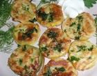 A cukkinikarikákat fokhagymás tésztába mártotta, majd kisütötte, a család nem győzött betelni vele!