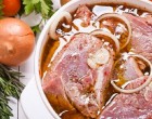 A kezdő grillezőknek! 5 pác recept, amelyektől a hús olyan puha lesz, hogy elolvad a szádban!