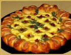 Egy kis liszt, sajt és virsli, már készül is a család kedvenc pizzája! Ennél finomabbat még a legjobb pizzázókban se kapsz!