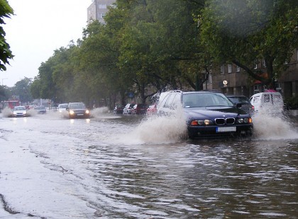 Figyelem! Ma is felhőszakadásra figyelmeztetnek a meteorológusok! Ha itt laksz, ma semmiképpen ne indulj el esernyő nélkül!