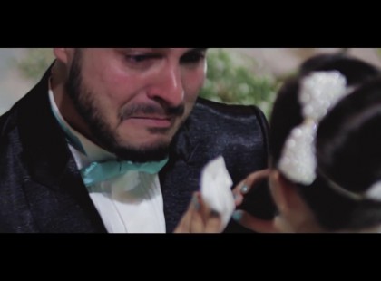 A vőlegény bevallja, hogy mást szeret – odafordul egy másik vendéghez és a menyasszony sírni kezd