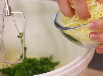 200 g liszt, 150 g sajt, még néhány hozzávaló és már készülhet is a világ legfinomabb étele!