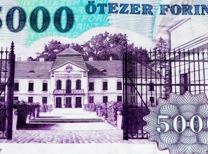 A gazdag srác és a pénzéhes barátnője vitatkozni kezdtek a buszban… a srác utolsó szavától a csaj se köpni se nyelni nem tudott!