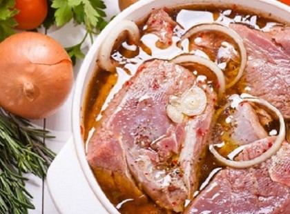 A kezdő grillezőknek! 5 pác recept, amelyektől a hús olyan puha lesz, hogy elolvad a szádban!