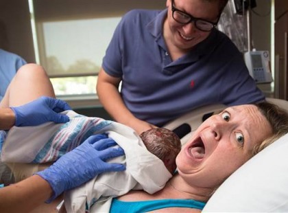 Az anya nem akar hinni a szemének, amikor megmutatják neki a babáját. 50 éve nem történt ilyen.