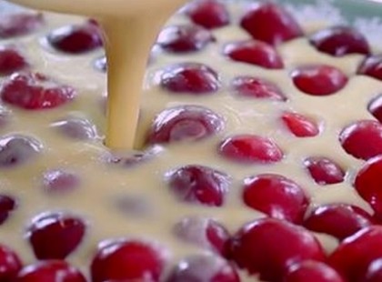 Ez a leggyorsabban elkészíthető meggyes pite a világon. Azonfelül még felettébb ízletes is!