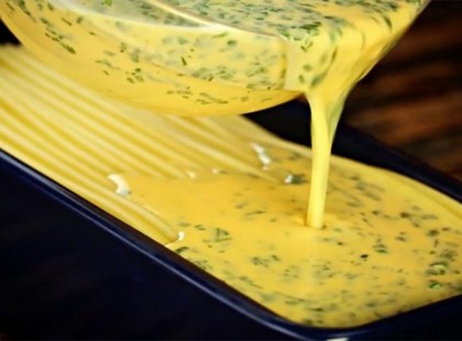 Tedd a tésztát sütőformába, öntsd rá a szószt és 40 perc múlva kész is a világ legfinomabb étele!