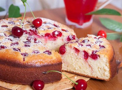 Vett 200 g meggyet és elkészítette a család kedvenc bögrés meggyes kevert finomságát!