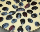 10 szem szilva, egy egyszerű kevert tészta és már készül is a megunhatatlan sütemény!
