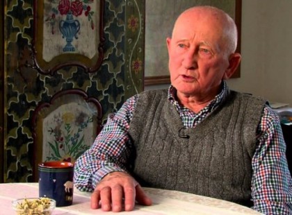 Ebben a videóban megnevezi Gyuri bácsi a rák ellenszerét!Kedves Gyuri bácsi köszönjük sokak nevében is!