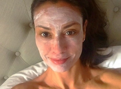 A barátnőm már 54 éves, de mindenki irigykedve tekint rá. Se ráncok, se öregedő bőr!