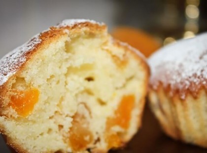 Grízes barackos muffin, mire kettőt pislogtam, a család fel is falta az egészet!