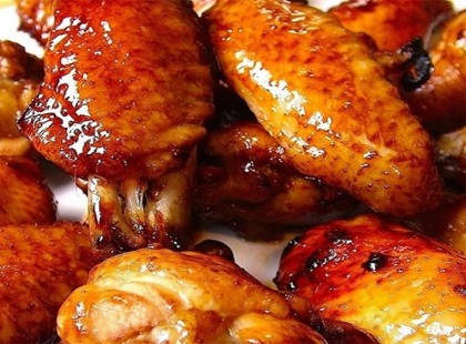 Így készíthetsz ropogós csirkeszárnyakat! Megmutatjuk, hogyan csinálják az éttermekben!