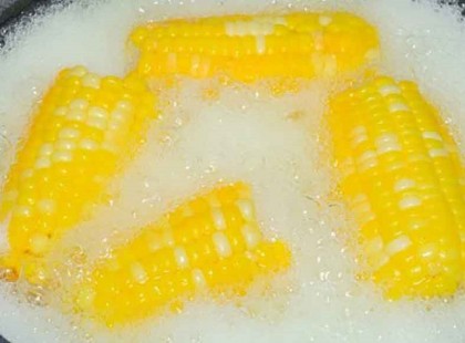 Tudod mitől lesz káprázatos a főtt kukorica? Megmutatjuk a titkos hozzávalót, amit sokan kifelejtenek belőle!