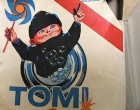 A Tomi sztár mosópor, ami annak idején még tele volt, nem félig. Éppen csak a szélét vágtuk le és már indulhatott is a fékezett habzású féktelen tiszta ruha mókája :D Akkortájt az ára 29 forint 80 fillér volt, az átlagkereset meg körülbelül 4000 forint... Ehhez mást már nem is fűznék hozzá csak azt, hogy imádtuk, mert nekünk Tomi volt és lesz is mindig az igazi sztár!
