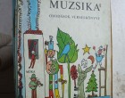 Na és a Cini - Cini muzsikára még emlékszik valaki? Olvastátok? Valami ilyesmi emlék dereng az első pár sorról, de javítsatok ki, ha nem így volt. Valljuk be nem mostanában voltam ovis :D Cini, cini muzsika táncol a kis Zsuzsika, jobbra dől, balra dől tücsök koma hegedül. Ismerősen cseng?
