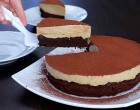 Különleges tiramisu torta, csokoládés tortalappal, liszt nélkül! A krémben nincs nyers tojás, ezért is olyan finom!