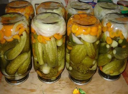 Kovászos uborka kenyér nélkül, hagymával és sárgarépával. Ilyen finomat még nem ettél!