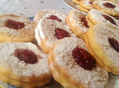 Íme a tökéletes, nem émelyítően édes linzerkarika receptje