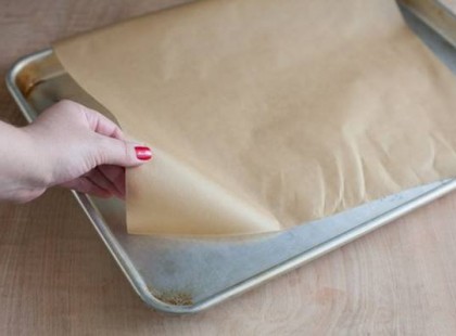 Mindannyian rosszul használjuk a sütőpapírt! Így lenne helyes!