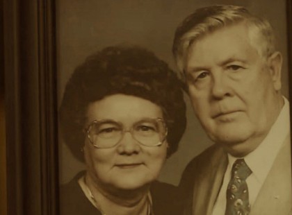 Felesége halála után hihetetlen dolgot fedez fel egy régi telefonkönyvben… ami ezután történik az szívszorító!