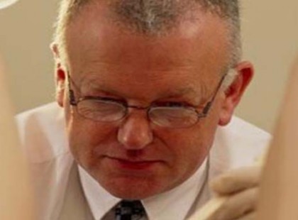 Ennyit még nem röhögtünk nőgyógyászati történeteken. Uraim, nem mindegy, hogy hova húzzuk a gumit, és más érdekességek.