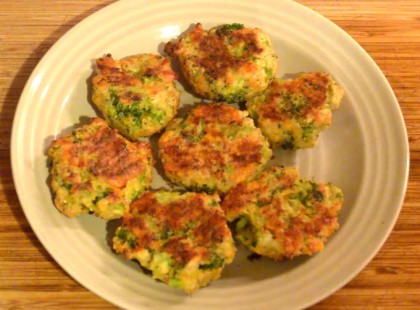 Fenséges brokkoli fasírt, ínycsiklandó sajtos finomság, amivel nem lehet betelni!