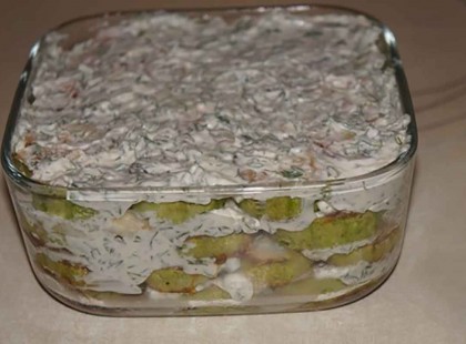 Fokhagymás, tejfölös, kapros rakott cukkini a hűtőből! Könnyen elkészíthető, ínycsiklandó finomság!